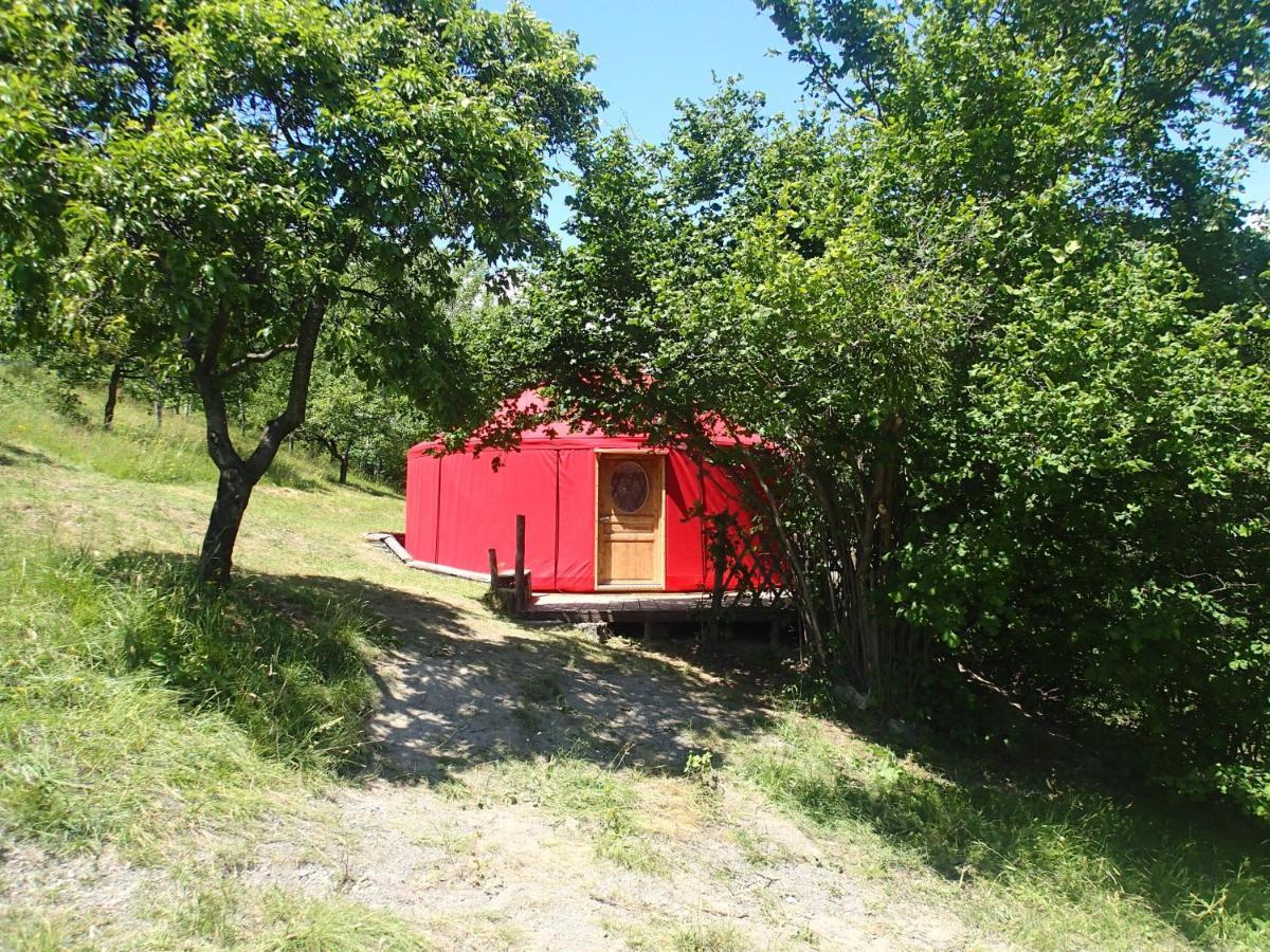 Eco-Hotel Et Yourtes Du Mercantour Guillaumes Exteriér fotografie