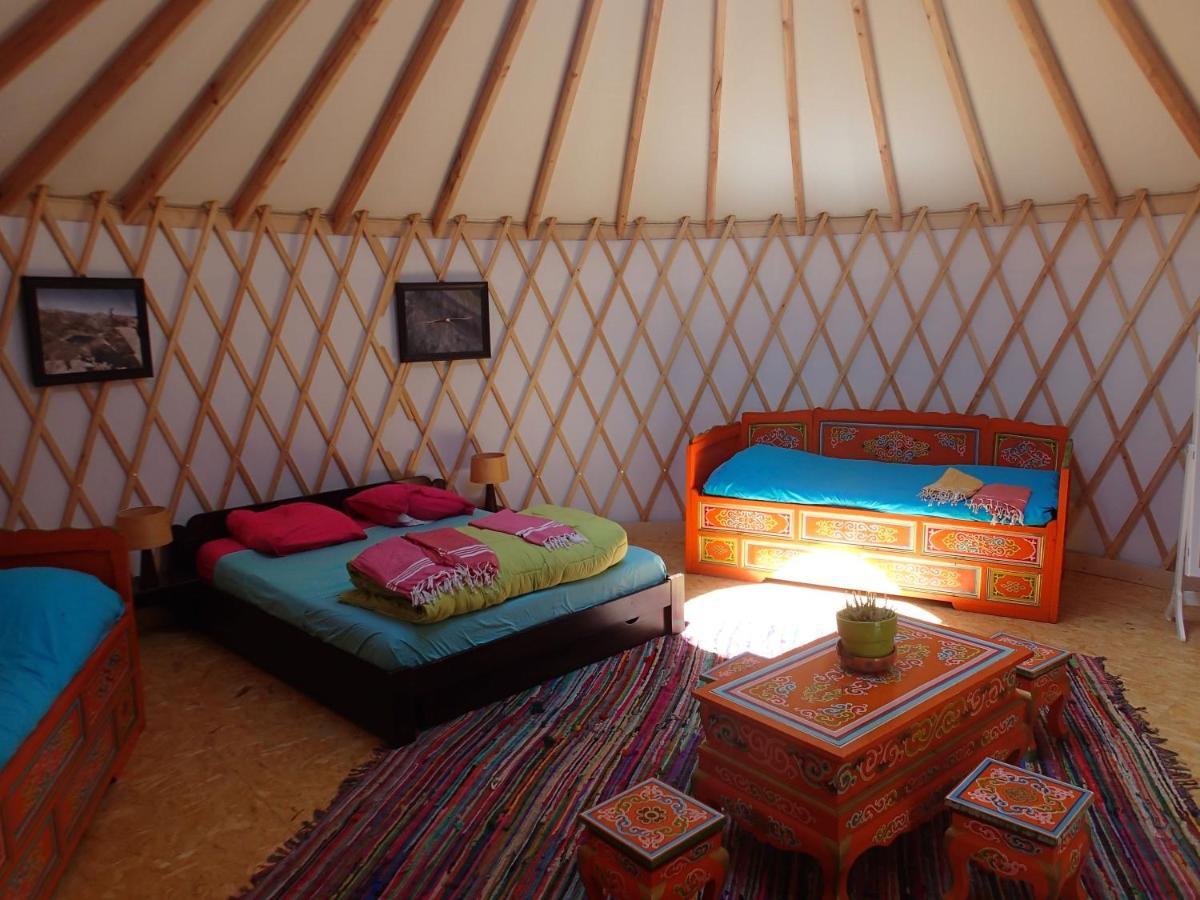 Eco-Hotel Et Yourtes Du Mercantour Guillaumes Exteriér fotografie