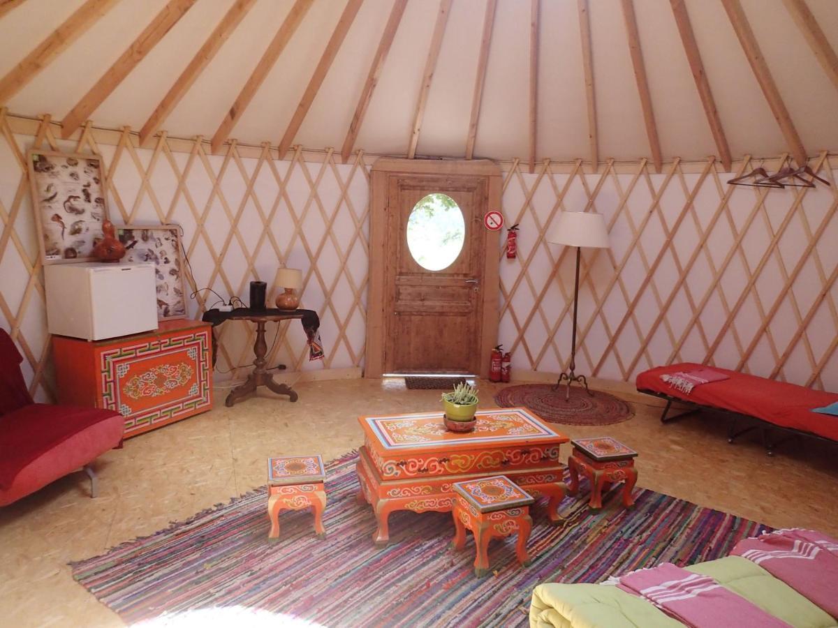 Eco-Hotel Et Yourtes Du Mercantour Guillaumes Exteriér fotografie