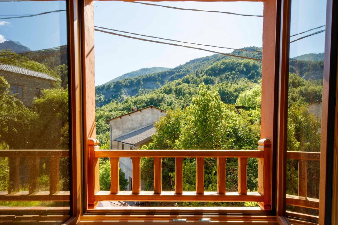 Eco-Hotel Et Yourtes Du Mercantour Guillaumes Exteriér fotografie